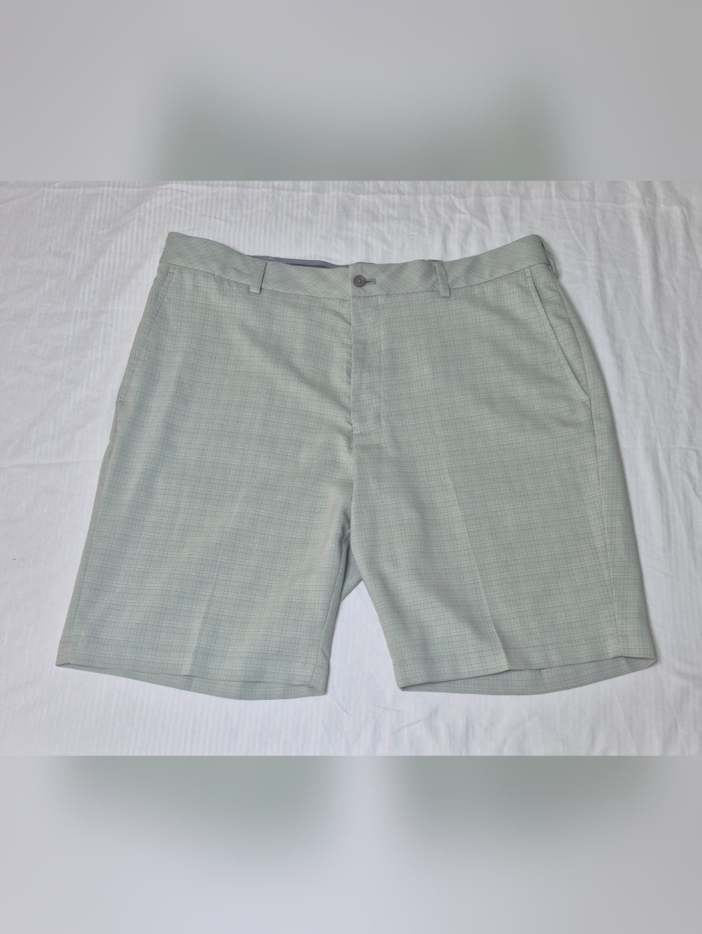 Walter Hagen Men’s Light Gray Micro-Plaid Flat-Front Shorts
